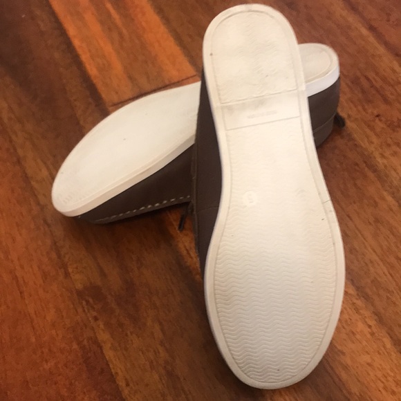 Big Boys Size 5 Boat Shoes from GAP in Mint Condition - Picture 5 of 5